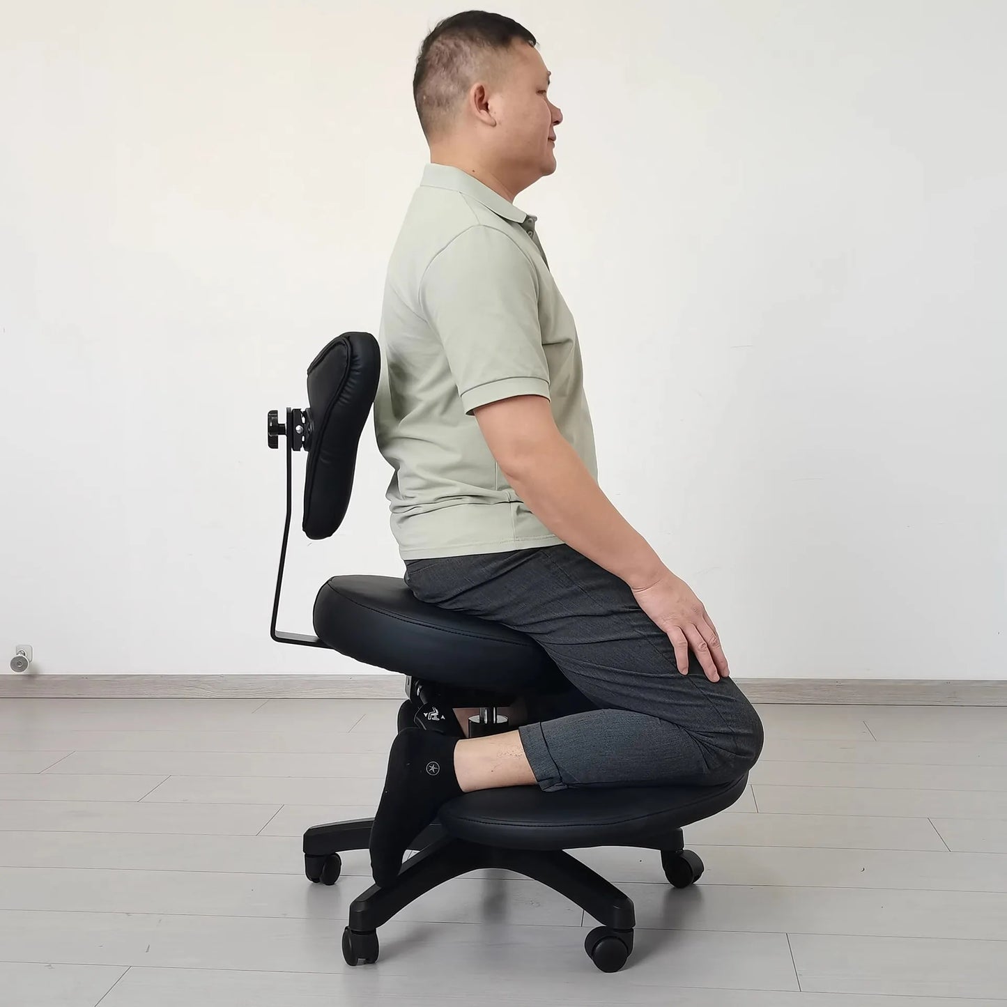 Ergonomic Cross-Legged Desk Chair with Wheels – Adjustable Seat for Home or Office