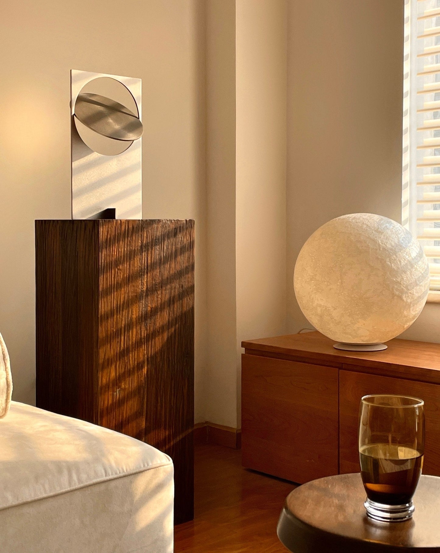 Sunset Glow Metal Table Lamp – Ambient Steel Lighting for Bedroom & Studio Aesthetics